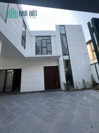 BIỆT THỰ ĐẸP LONG LANH, MẶT TIỀN SIÊU KHỦNG, SÂN VƯỜN, GARA ÔTÔ, GIÁ TỐT, 155M2 X2 TẦNG Chỉ 6,7 TỶ.
