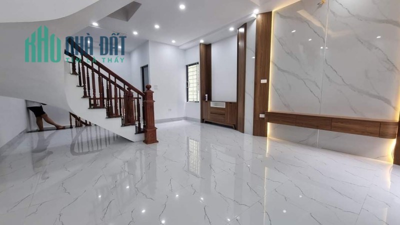 Bán nhà Hoàng Hoa Thám, Ba Đình. 37mx5; MT4.6m; giá 6 tỷ 3.