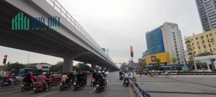 [ HIẾM] MP PHẠM VĂN ĐỒNG 210M2, 6T, 1 hầm, T. MÁY THÔNG SÀN VP, LÔ GÓC, MT 10M.