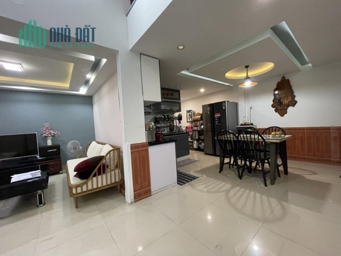 Kiệt 3.5m, sát Yên Thế, Bắc Sơn, gần Bến xe Trung Tâm Đà Nẵng, chỉ 2 tỷ.
