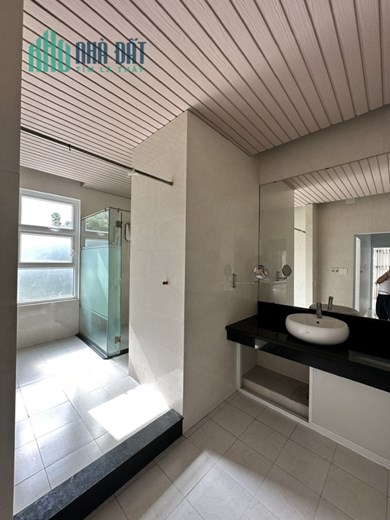 Siêu Phẩm! Bán nhà 2.5 tầng MT kinh doanh Lý Tự Trọng - 70m2 - mặt tiền 6m