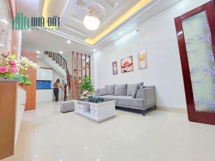 Hai thoáng, 1 ngoặt vào, ngõ nông bán nhà phố Trung Liệt
