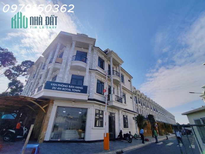 Bán nhà phố mặt tiền sổ hồng, hỗ trợ bank,4*20 3PN4WC gần Vincom Dĩ An