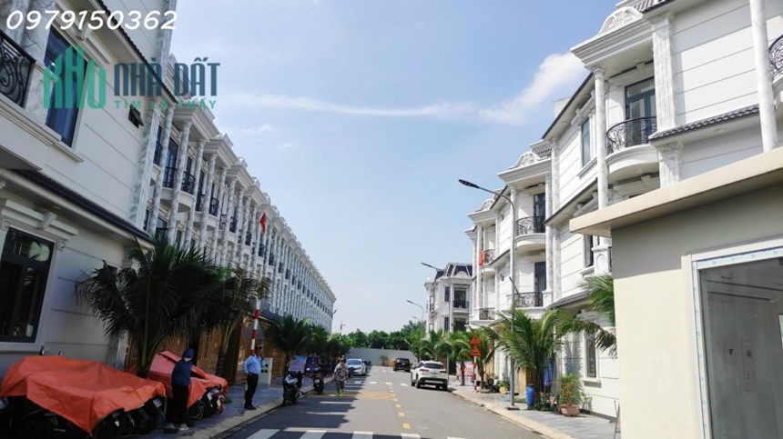 Bán nhà phố mặt tiền sổ hồng, hỗ trợ bank,4*20 3PN4WC gần Vincom Dĩ An