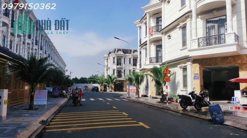 Bán nhà phố mặt tiền sổ hồng, hỗ trợ bank,4*20 3PN4WC gần Vincom Dĩ An