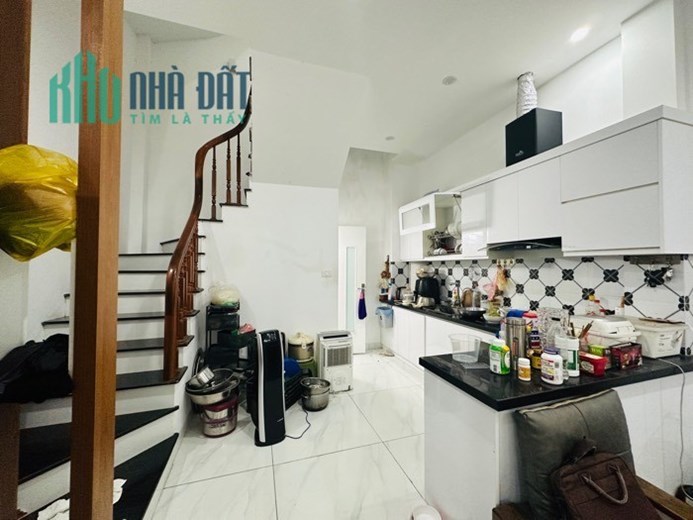 BÁN NHÀ HÀO NAM, Ô TÔ ĐỖ CỔNG, DT 50M2 5 TẦNG, 5 NGỦ