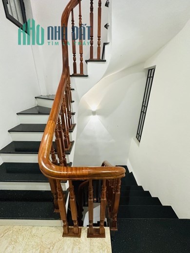 BÁN NHÀ HÀO NAM, Ô TÔ ĐỖ CỔNG, DT 50M2 5 TẦNG, 5 NGỦ