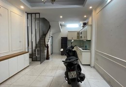 Cho thuê nhà Thụy Khuê, 35m2, 5T, 3N, 3N, đủ công năng, 12tr.