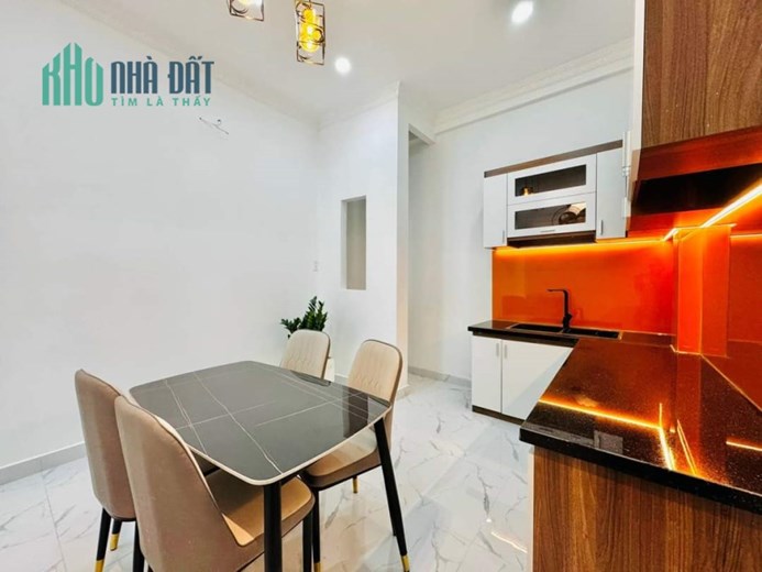 Nhà Phú Nhuận, Nhà đẹp ở ngay, 40m2, 4PN, trước nhà 4m, chỉ 6 tỷ 25