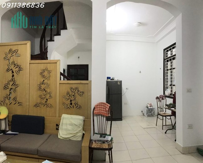 Bán nhà Trần Thái Tông, Cầu Giấy 41m 3T, thoáng 3 mặt, MT rộng, Ngõ 3 gác tránh, 5.5 tỷ