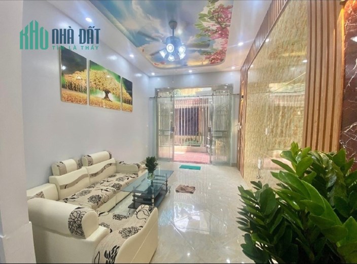Bán gấp nhà mặt ngõ 467 Lĩnh Nam, Hoàng Mai, 30m2, 4T, nhỉnh 3 tỷ