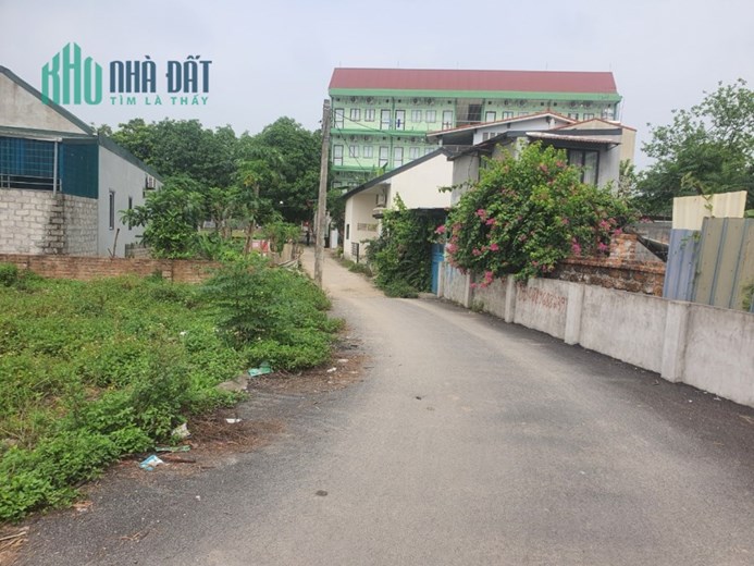Lô góc 80,6m2 Thôn hòa lạc thuộc khuôn viên lotus, thôn linh sơn. Xã Bình Yên. Ngay sát quốc lộ 21