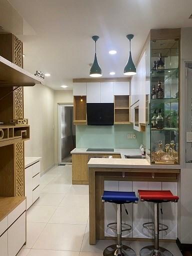 Chính chủ bán căn hộ 100m2, góc 2 mặt tiền, view hướng nam gió mát cả ngày. Giá chỉ 5.x tỷ