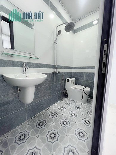 CĂN NHÀ TÂM HUYẾT, CHỦ NGỘP BANK CẦN BÁN GẤP NHÀ MỚI ĐẸP XE HƠI NGỦ TRONG NHÀ, TẶNG FULL NỘI THẤT.
