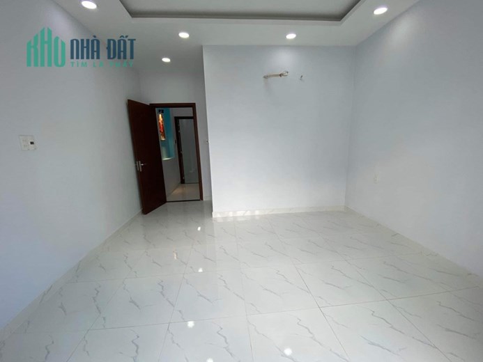 CĂN NHÀ TÂM HUYẾT, CHỦ NGỘP BANK CẦN BÁN GẤP NHÀ MỚI ĐẸP XE HƠI NGỦ TRONG NHÀ, TẶNG FULL NỘI THẤT.