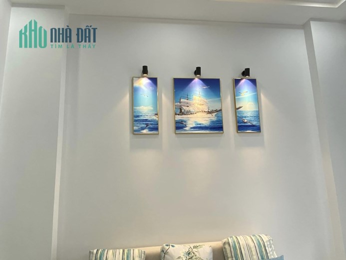 CĂN NHÀ TÂM HUYẾT, CHỦ NGỘP BANK CẦN BÁN GẤP NHÀ MỚI ĐẸP XE HƠI NGỦ TRONG NHÀ, TẶNG FULL NỘI THẤT.