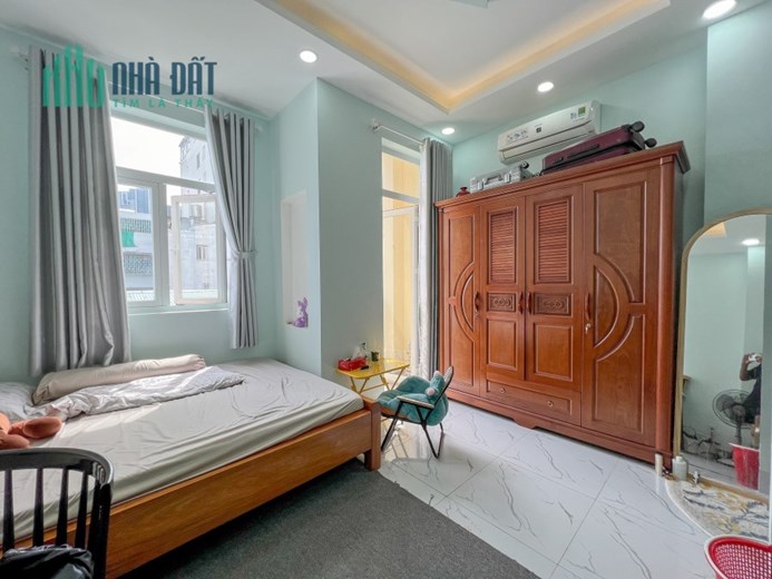 Cần Pass phòng Bancol Full nội thất, dưới cân cầu THỊ NGHÈ.