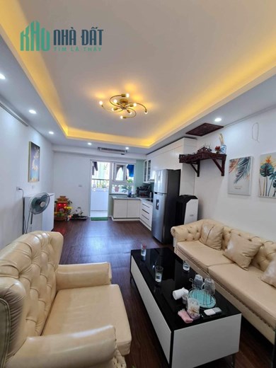 Bán căn hộ cc 76 mét 3 ngủ tầng 6 giá 
2tỷ050
Nội thất y hình
Ảnh thật 100% 
HH linh đàm