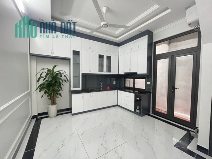 BÁN NHÀ PHÚC LỢI , LONG BIÊN . 60M x 5 TẦNG . GIÁ 7.8 TỶ . THANG MÁY . Ô TÔ , NGÕ THÔNG .