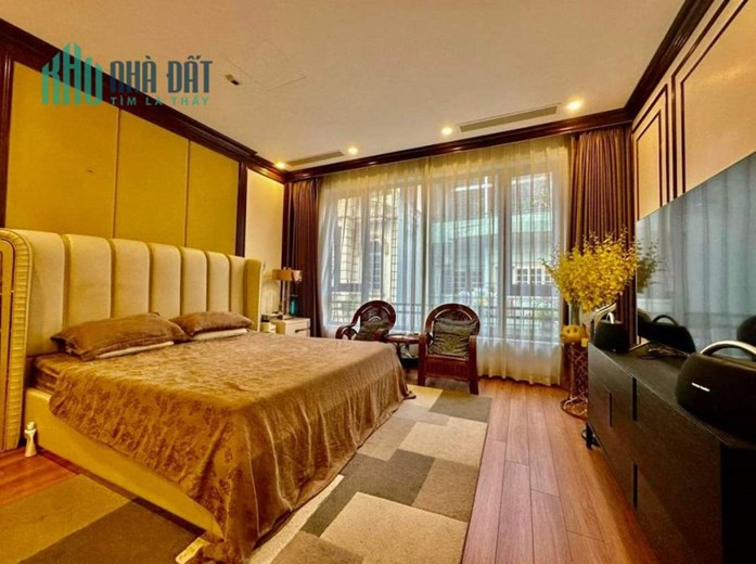 Tôi bán gấp Lô Góc liền kề KĐT Văn Quán gần trường Ban Mai 135m2 chỉ 15.68 tỷ. LH 0989.62.6116