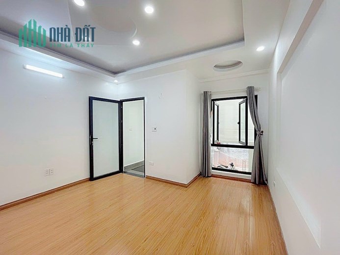 Bán nhà ngõ 302 Văn Cao, diện tích 54m 4 tầng GIÁ 3.2 tỉ gần gara ô.tô