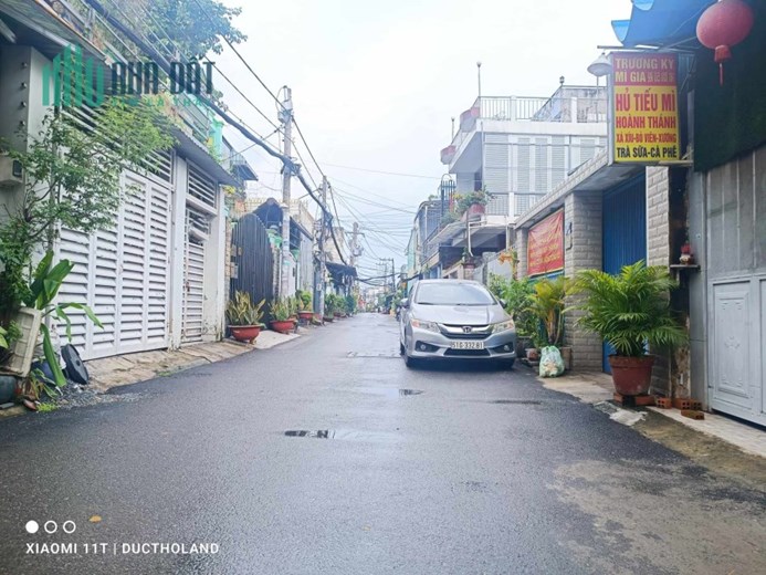 Bán đất tặng nhà MT 300m2, góc 3 mặt đường KD Đông Hưng Thuận, Quận 12