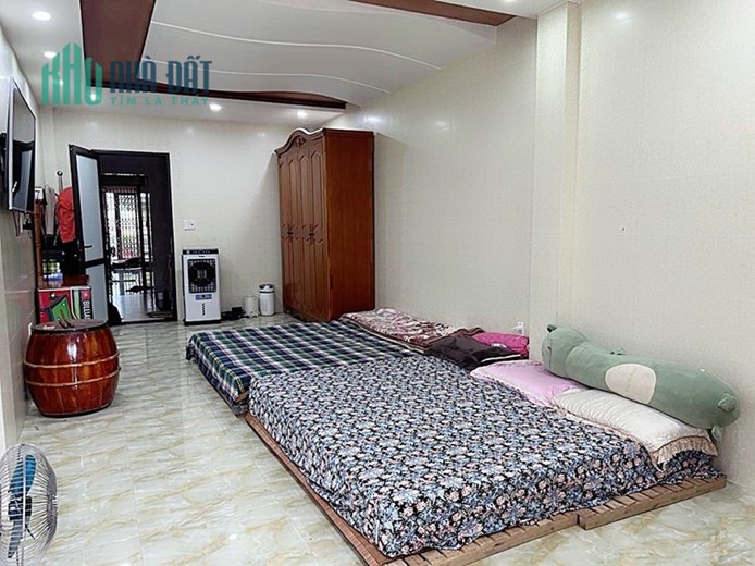 Bán nhà mặt đường Miếu Hai Xã, 105m 4 tầng GIÁ 10.2 tỉ vị trí đẹp