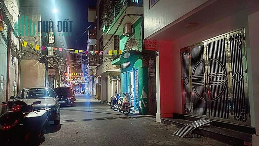 Bán nhà mặt ngõ Nguyễn Công Trứ, 43m 5 tầng GIÁ 3.79 tỉ ô.tô đỗ cửa cả ngày