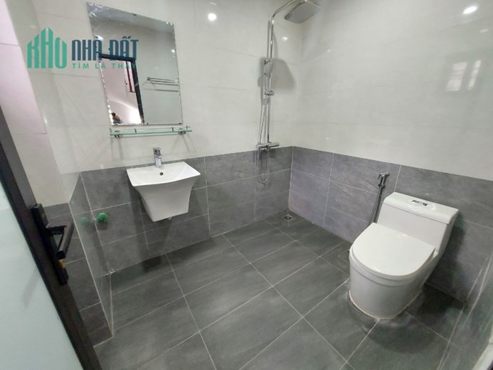 Bán nhà Nguyễn Văn Cừ, Diện tích 36m2, 5 tầng, Giá 5,5 tỷ