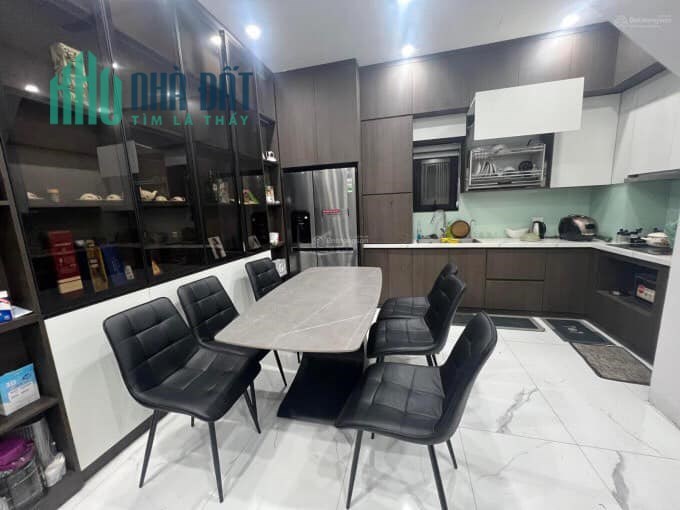 Bán nhà Đường Láng 40m2x5 tầng, lô góc 2 thoáng, ngõ rộng 3m chỉ 6.8 tỷ.