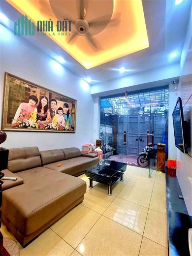 Bán Nhà Phố Xã Đàn Quận Đống Đa. 67m Mặt Tiền 4.3m Nhỉnh 12 Tỷ. Cam Kết Ảnh Thật Mô Tả Chính Xác.