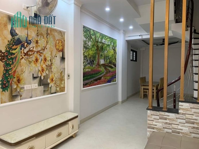 Nhà đẹp lô góc ô tô qua nhà 60m2, mặt tiền- 5m, hơn 6 tỷ Long Biên Hà Nội.
