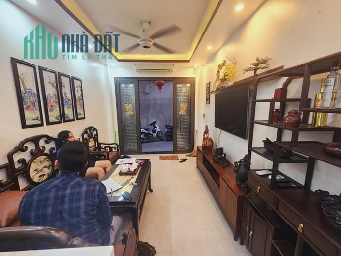 Bán Nhà Ngõ 376 Thụy Khuê 32m2 x 5 tầng, 4 phòng ngủ, nhà mới ở ngay, nội thất sang trọng, giá cho