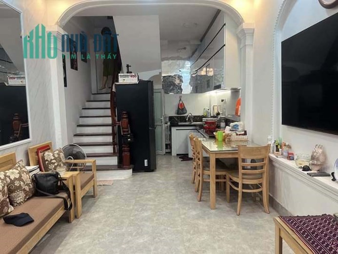 Bán Nhà Đường Láng 35m2 x 5 tầng, 3 phòng ngủ đầy đủ công năng, nhà mới ở ngay, sát ngã tư Láng Hạ,