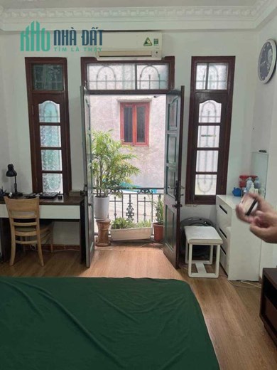 Bán Nhà Đường Láng 35m2 x 5 tầng, 3 phòng ngủ đầy đủ công năng, nhà mới ở ngay, sát ngã tư Láng Hạ,