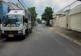BÁN BIỆT THỰ MẶT TIỀN ĐƯỜNG GẦN NGÃ TƯ BỐN XÃ, 230M2, NGANG 8M, 4 TẦNG, TẶNG NỘI THẤT