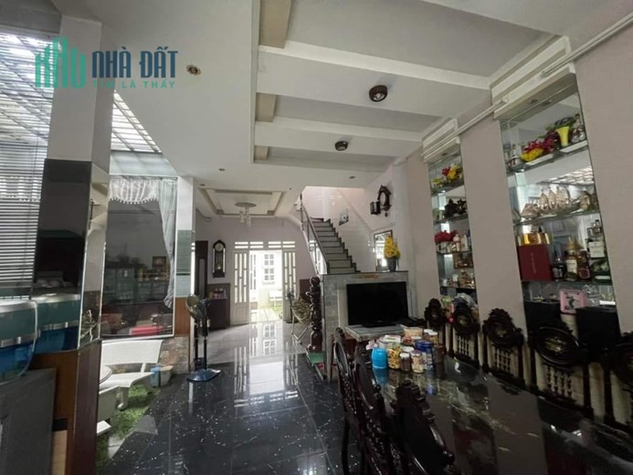 BÁN BIỆT THỰ MẶT TIỀN ĐƯỜNG GẦN NGÃ TƯ BỐN XÃ, 230M2, NGANG 8M, 4 TẦNG, TẶNG NỘI THẤT