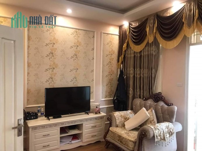 Đặng Thai Mai 185 m x 4 tầng, MT 6.5 m, giá 37 tỷ.
