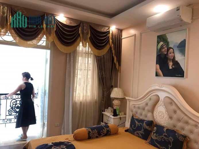 Đặng Thai Mai 185 m x 4 tầng, MT 6.5 m, giá 37 tỷ.