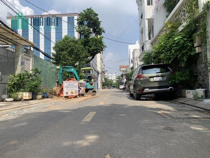 Bán nhà mặt phố đường số 4 Vista, 9 tỷ, 6mx9m, cấp 4 tiện xây mới
