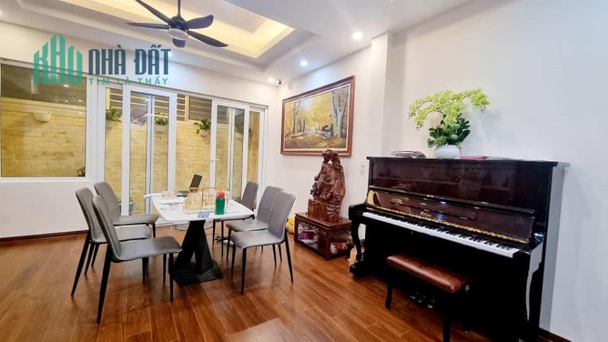 Nhà đẹp bán gấp Dịch Vọng Hậu 35m*5T, Ô tô 10m, Nội thất miễn chê, 5.9 tỷ
