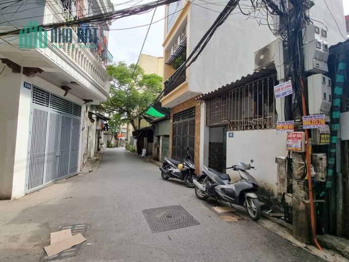 BÁN ĐẤT TẶNG NHÀ TRUNG TÂM - PHƯỜNG THỤY PHƯƠNG -GẦN  HỌC VIỆN TÀI CHÍNH:  52M2 , - MẶT TIỀN .4.3M-