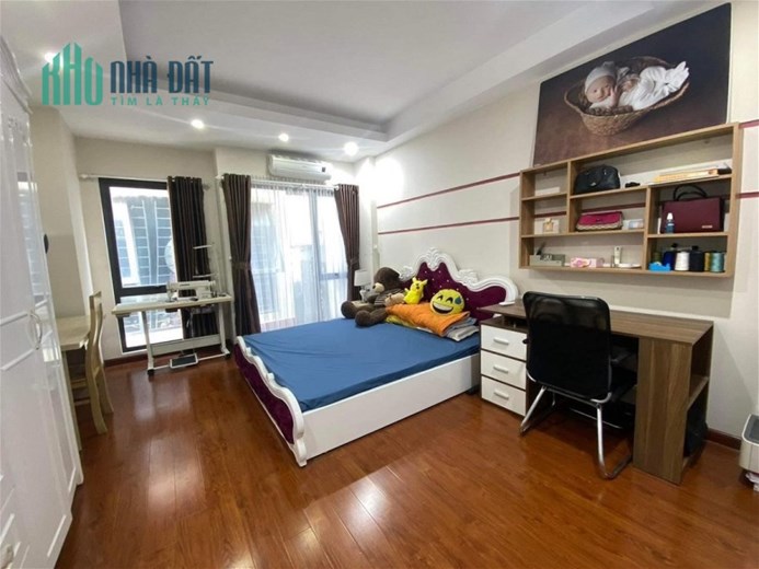 Bán nhà phố Chùa Hà, Cầu Giấy, 35m2, 5 tầng, tặng nội thất, hàng hiếm giá 5 tỷ