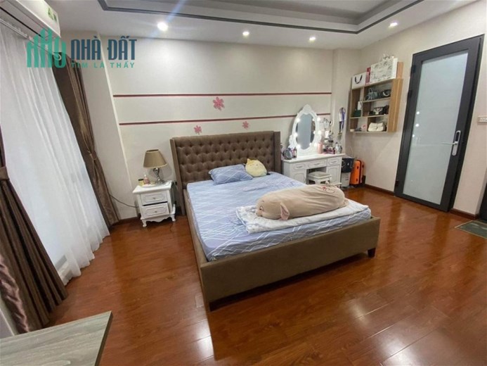 Bán nhà phố Chùa Hà, Cầu Giấy, 35m2, 5 tầng, tặng nội thất, hàng hiếm giá 5 tỷ
