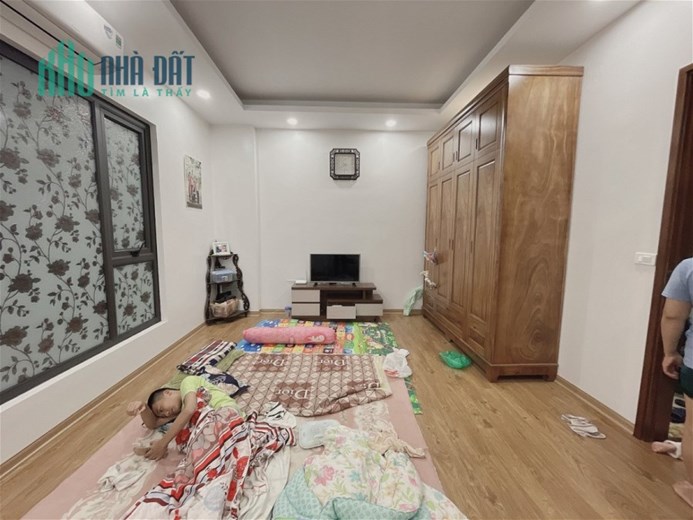 Bán nhà ngõ 209 Đội Cấn, Ba Đình, 35m2, 5 tầng, tặng nội thất, gần ô tô, giá 5.15 tỷ