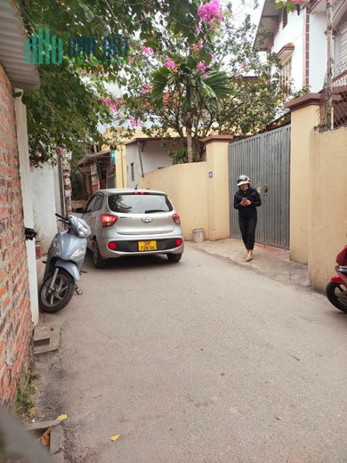 Đầu 2 tỷ lô  30m tổ 1 ngay bến xe yên nghĩa. 
- đường 2 ô tô tránh nhau giá ngộp thở.
- Xung quanh