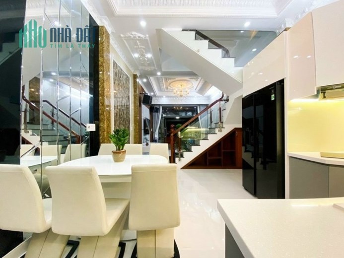 Trung Kính - Nhà đẹp 5 tầng, 6 ngủ mới bóc tem, Cách phố 30m - Khu VIP Cầu Giấy