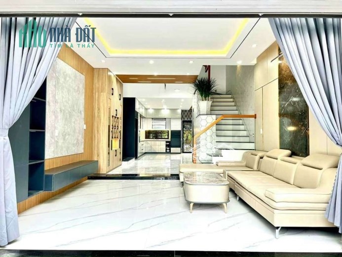 Bán nhà Tô Hiệu, CỰC ĐẸP, FULL nội thất, 3 tầng, 4 phòng, ở ngay, sát bến xe, nhỉnh 3 tỷ