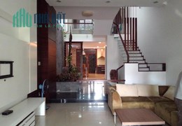 Bán gấp nhà Cù Chính Lan, ô tô tránh, 90m2, 3 tầng, 4 phòng, sát biển, gần TTTP, nhỉnh 3 tỷ