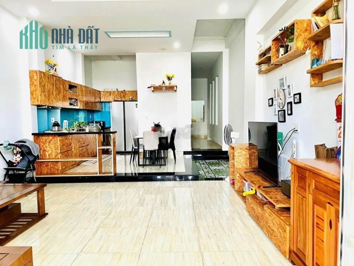 Bán gấp nhà Cù Chính Lan, ô tô tránh, 90m2, 3 tầng, 4 phòng, sát biển, gần TTTP, nhỉnh 3 tỷ